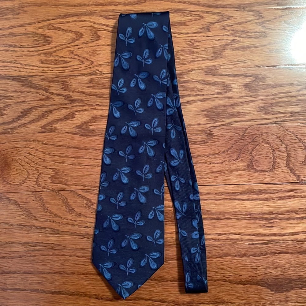 Salvatore Ferragamo Silk Necktie Navy Blue Leaf Print Hand Made Italy